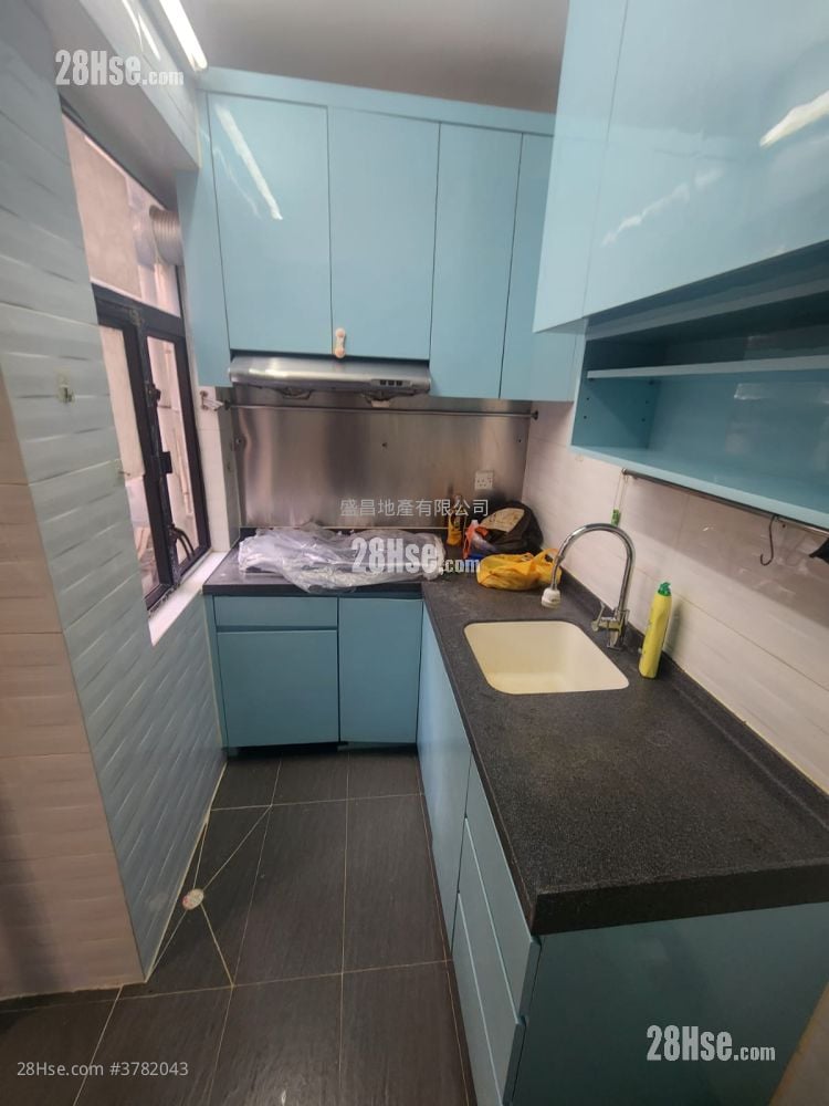 Ngai Hing Mansion Rental 3 Bedrooms , 1 Bathroom 525 ft²