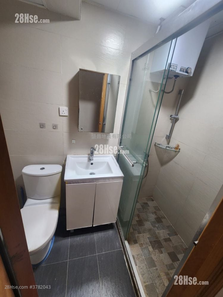 Ngai Hing Mansion Rental 3 Bedrooms , 1 Bathroom 525 ft²