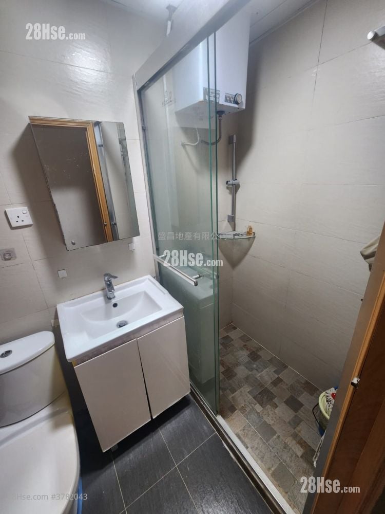 Ngai Hing Mansion Rental 3 Bedrooms , 1 Bathroom 525 ft²