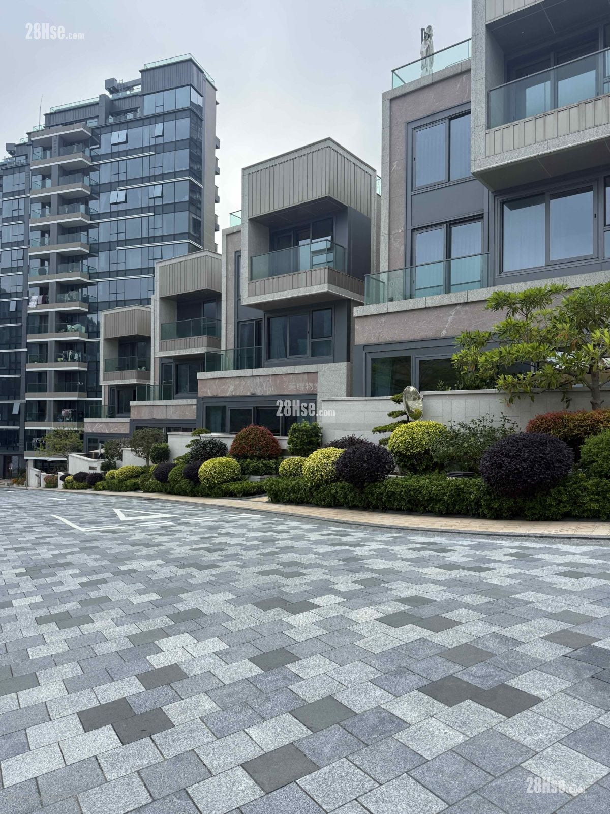 骏岭荟 售盘 5+ 房 3,741 平方尺