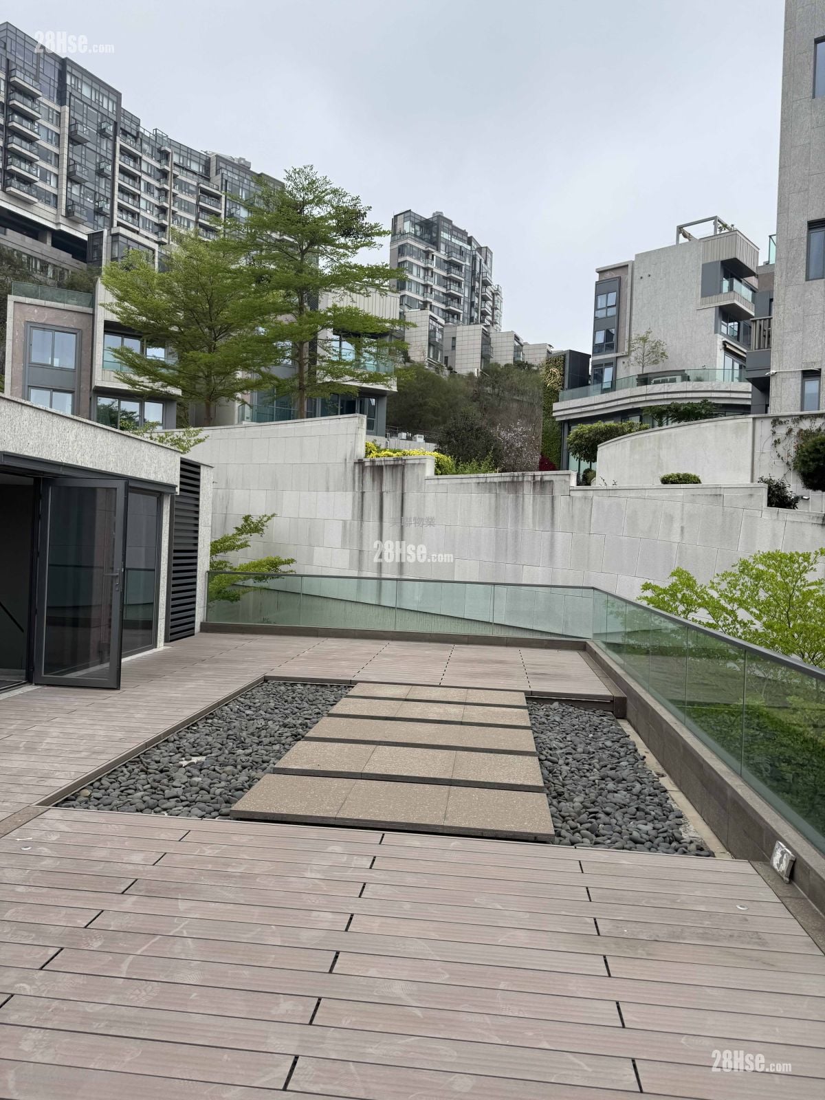 骏岭荟 售盘 5+ 房 3,741 平方尺