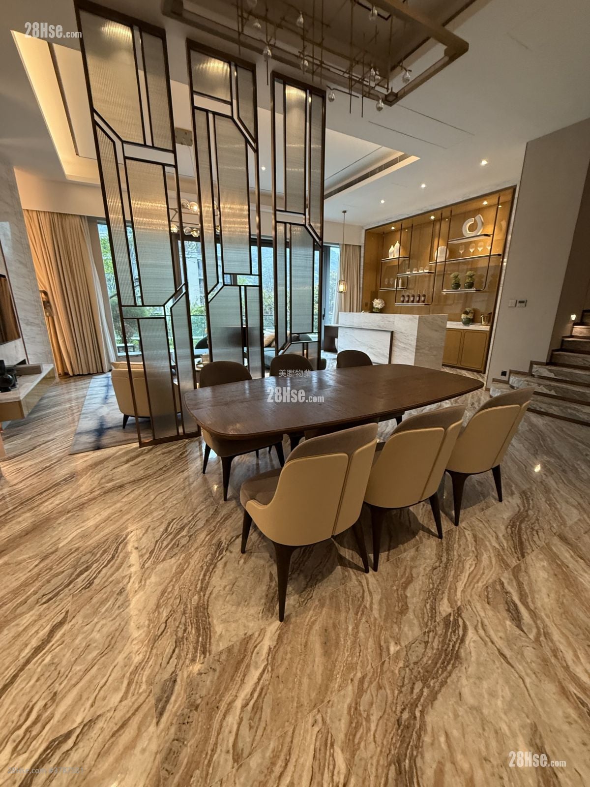 骏岭荟 售盘 5+ 房 3,741 平方尺