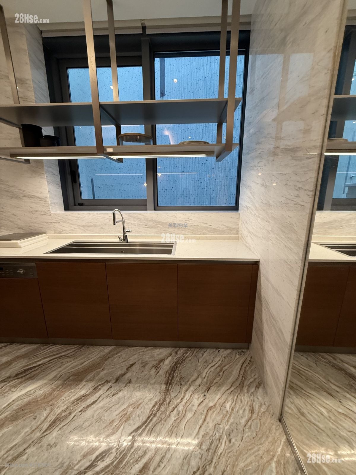 骏岭荟 售盘 5+ 房 3,741 平方尺