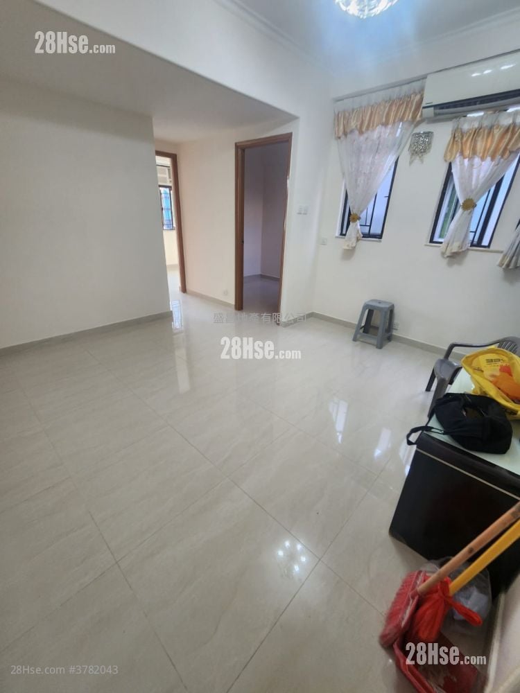 Ngai Hing Mansion Rental 3 Bedrooms , 1 Bathroom 525 ft²