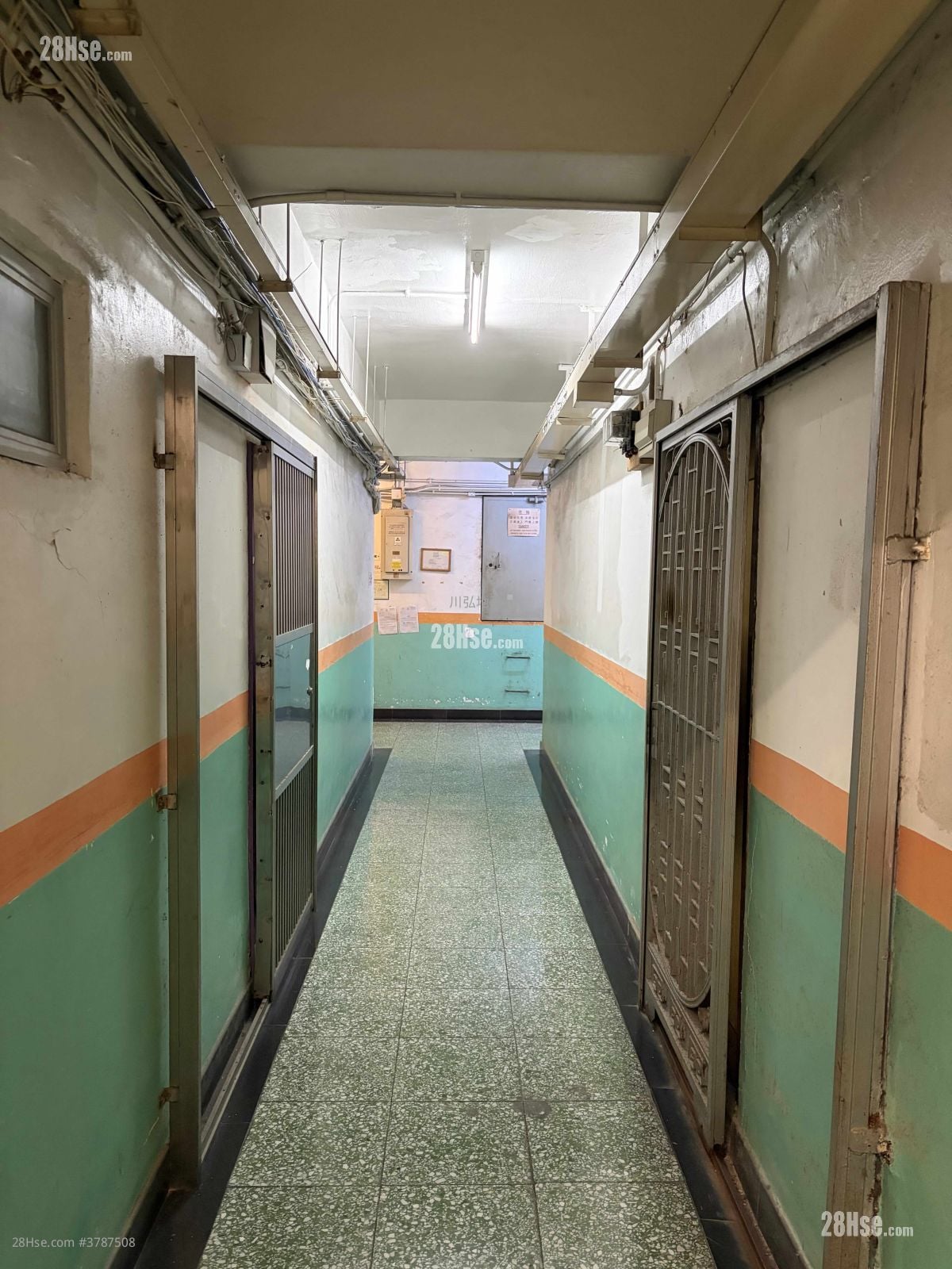 Hung Cheong Factory Building Sell 3 Bedrooms 1,208 ft²