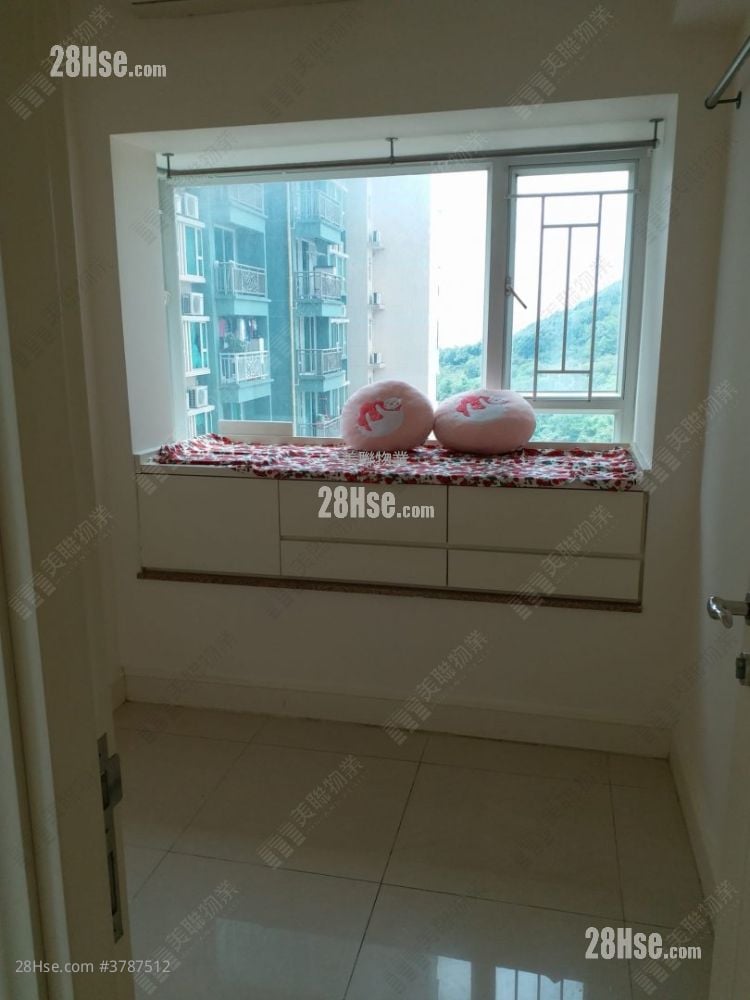 Metro Town Sell 3 Bedrooms 594 ft²