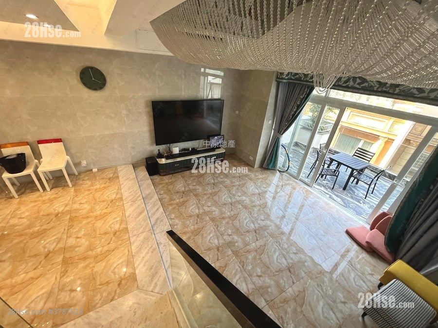 比华利山别墅 售盘 5+ 房 , 3 浴室 1,902 平方尺