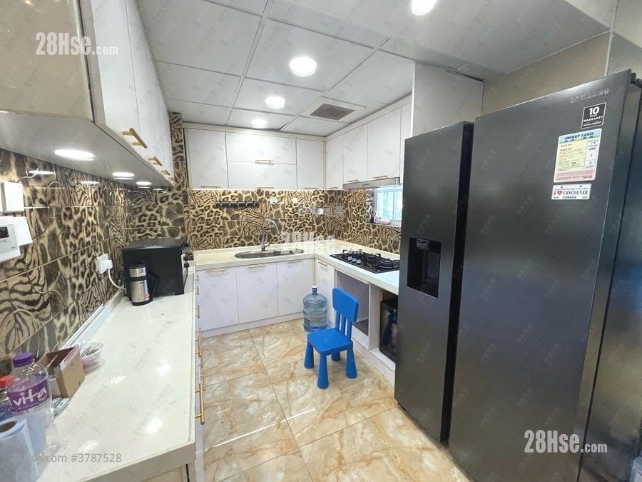 比华利山别墅 售盘 5+ 房 , 3 浴室 1,902 平方尺