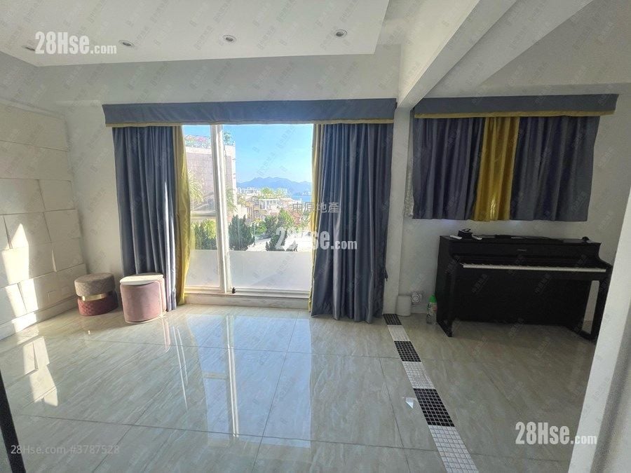 比华利山别墅 售盘 5+ 房 , 3 浴室 1,902 平方尺