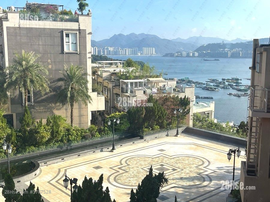 比华利山别墅 售盘 5+ 房 , 3 浴室 1,902 平方尺