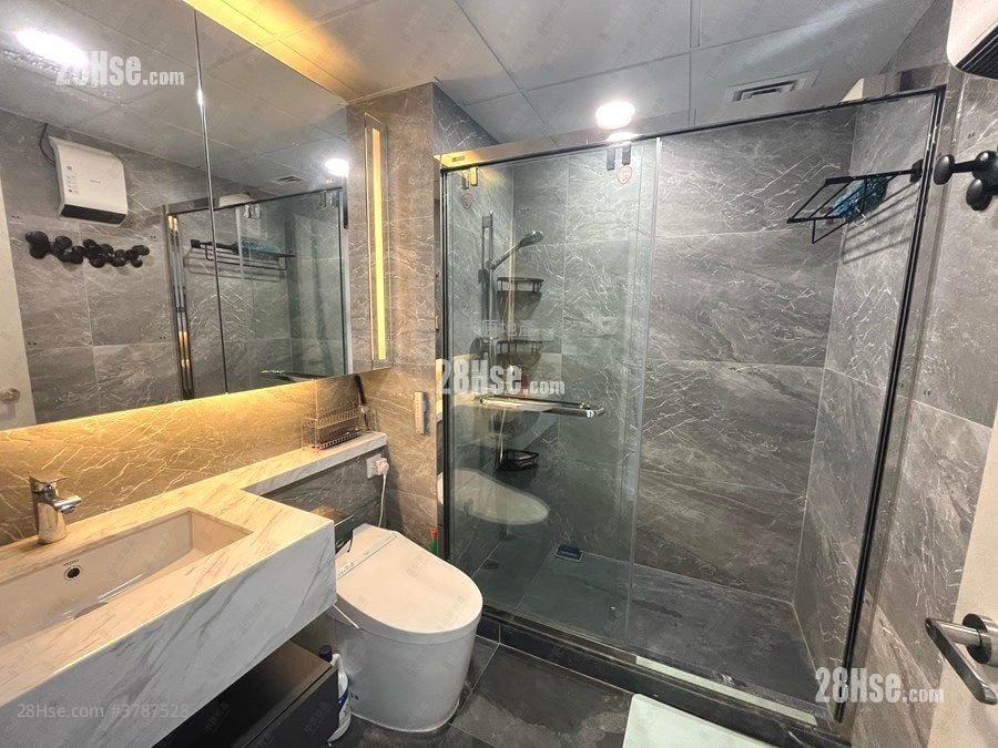 比华利山别墅 售盘 5+ 房 , 3 浴室 1,902 平方尺