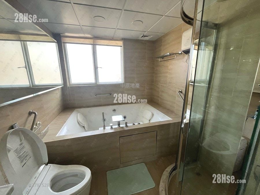 比华利山别墅 售盘 5+ 房 , 3 浴室 1,902 平方尺