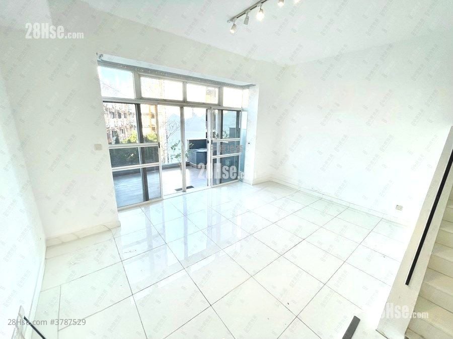 The Beverly Hills Sell 5+ Bedrooms , 2 Bathrooms 1,606 ft²