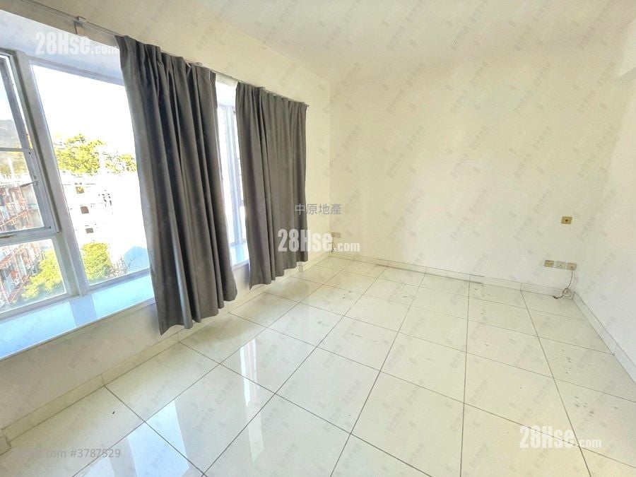 The Beverly Hills Sell 5+ Bedrooms , 2 Bathrooms 1,606 ft²