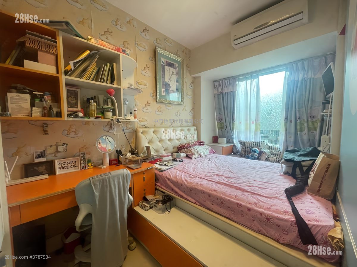 Uptown Sell 4 Bedrooms , 4 Bathrooms 1,576 ft²