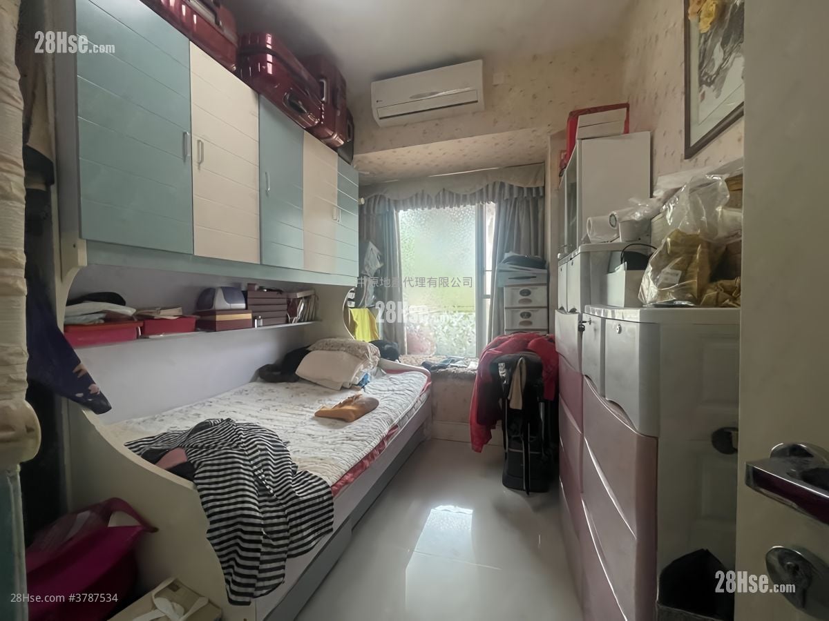 Uptown Sell 4 Bedrooms , 4 Bathrooms 1,576 ft²