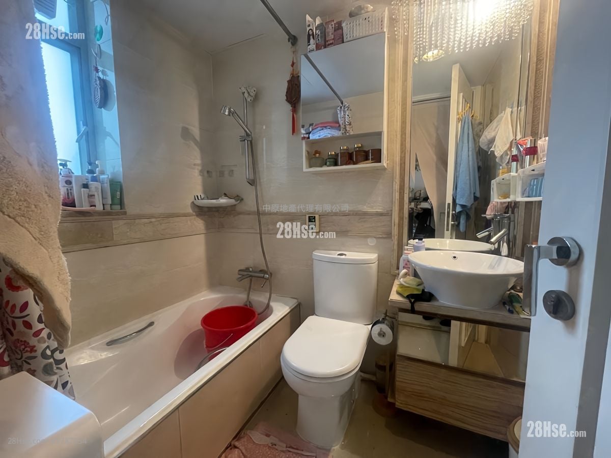 Uptown Sell 4 Bedrooms , 4 Bathrooms 1,576 ft²