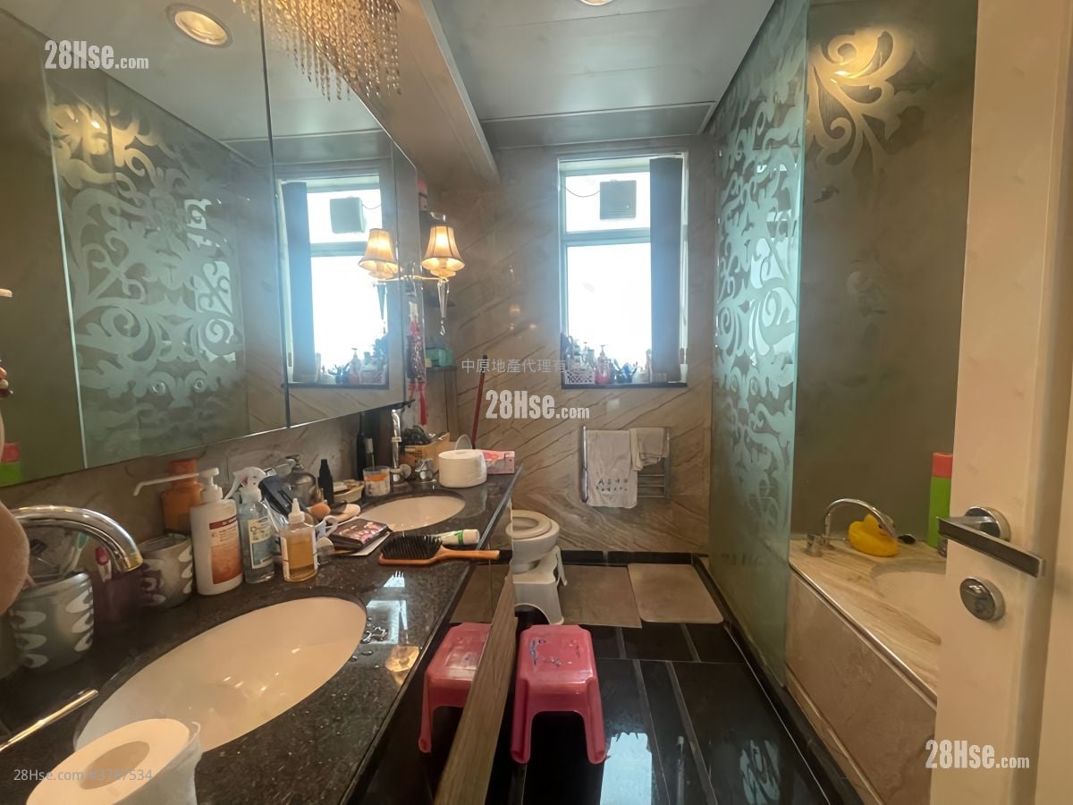 Uptown Sell 4 Bedrooms , 4 Bathrooms 1,576 ft²