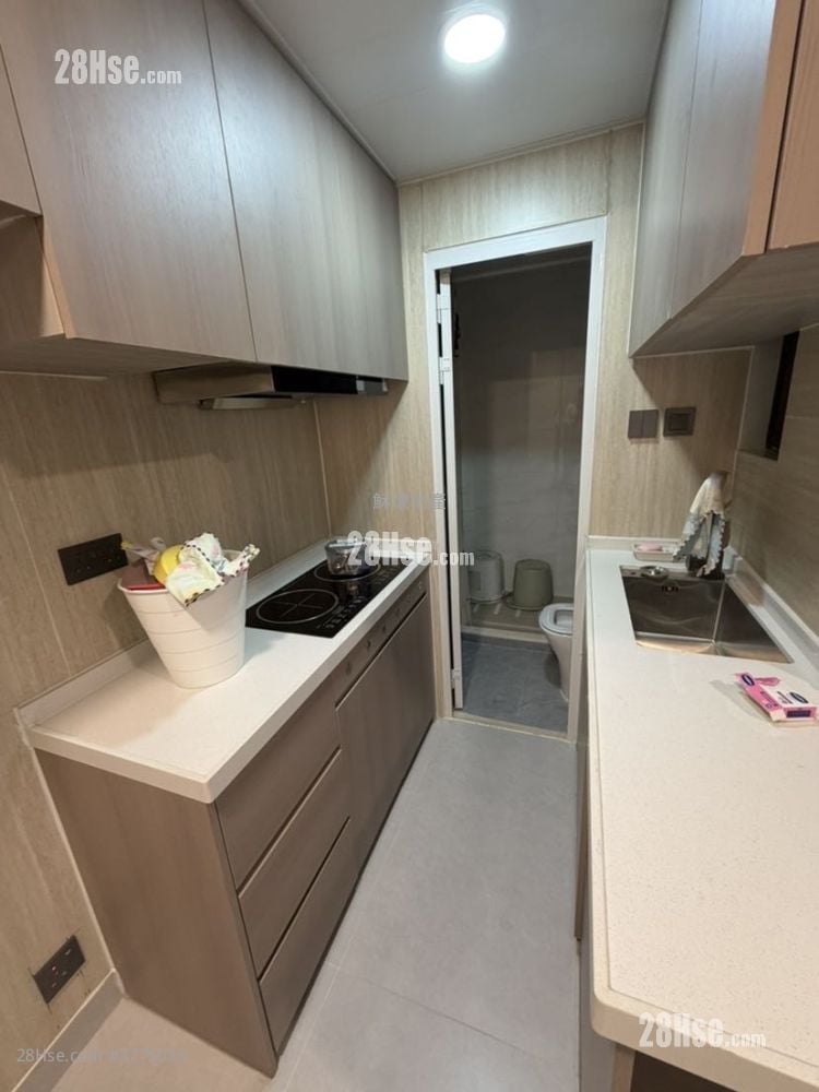 Diamond Building Rental 2 Bedrooms , 1 Bathroom 420 ft²