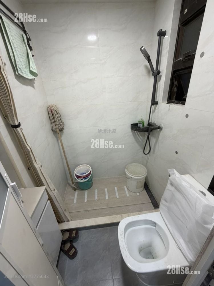 Diamond Building Rental 2 Bedrooms , 1 Bathroom 420 ft²