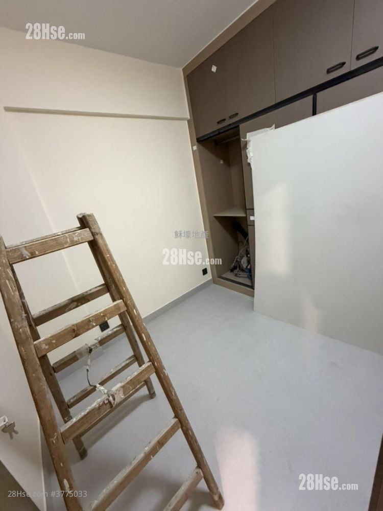 Diamond Building Rental 2 Bedrooms , 1 Bathroom 420 ft²