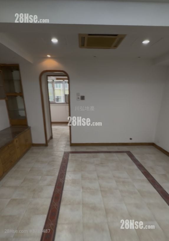Lung Hong Mansion Sell 3 Bedrooms , 1 Bathroom 714 ft²