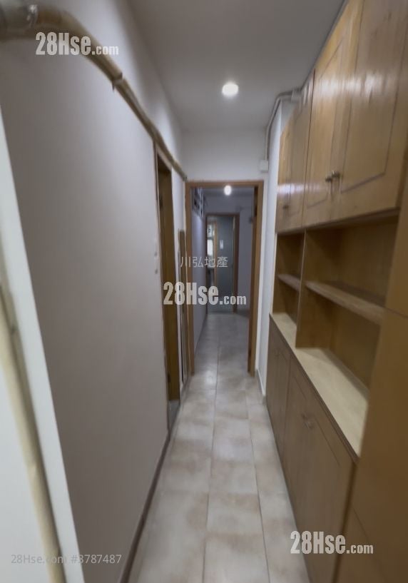 Lung Hong Mansion Sell 3 Bedrooms , 1 Bathroom 714 ft²