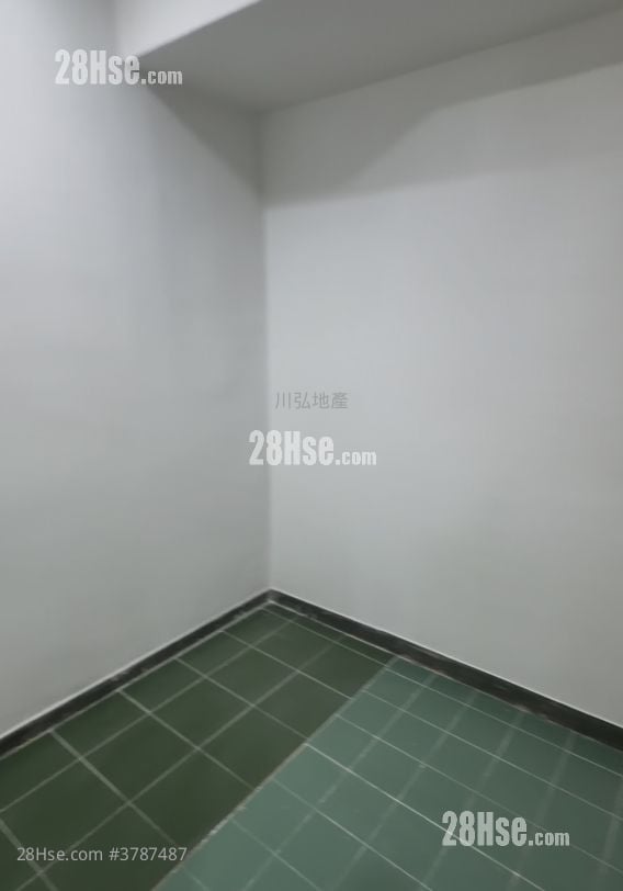Lung Hong Mansion Sell 3 Bedrooms , 1 Bathroom 714 ft²