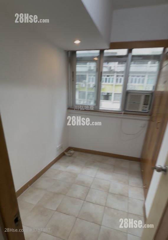 Lung Hong Mansion Sell 3 Bedrooms , 1 Bathroom 714 ft²