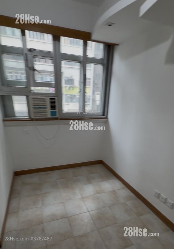 Lung Hong Mansion Sell 3 Bedrooms , 1 Bathroom 714 ft²