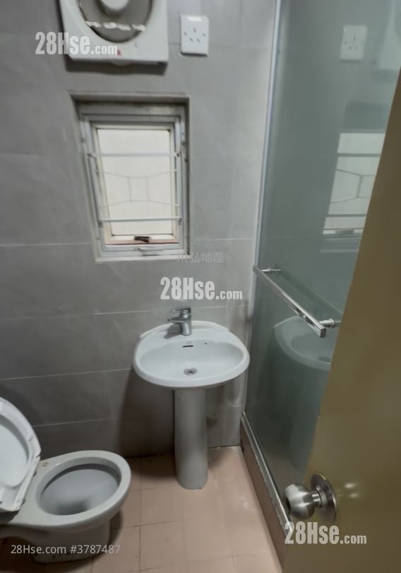 Lung Hong Mansion Sell 3 Bedrooms , 1 Bathroom 714 ft²