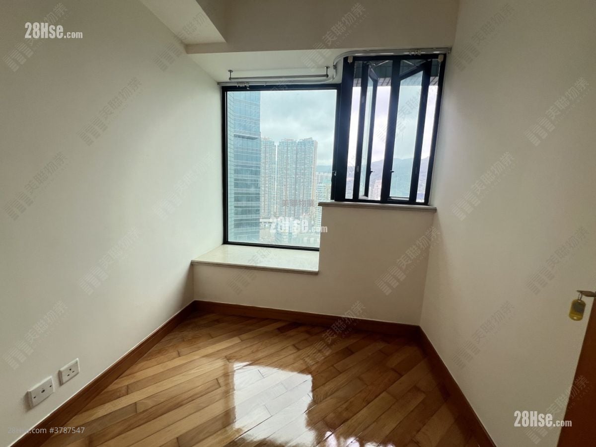 Chelsea Court Rental 3 Bedrooms , 1 Bathroom 554 ft²