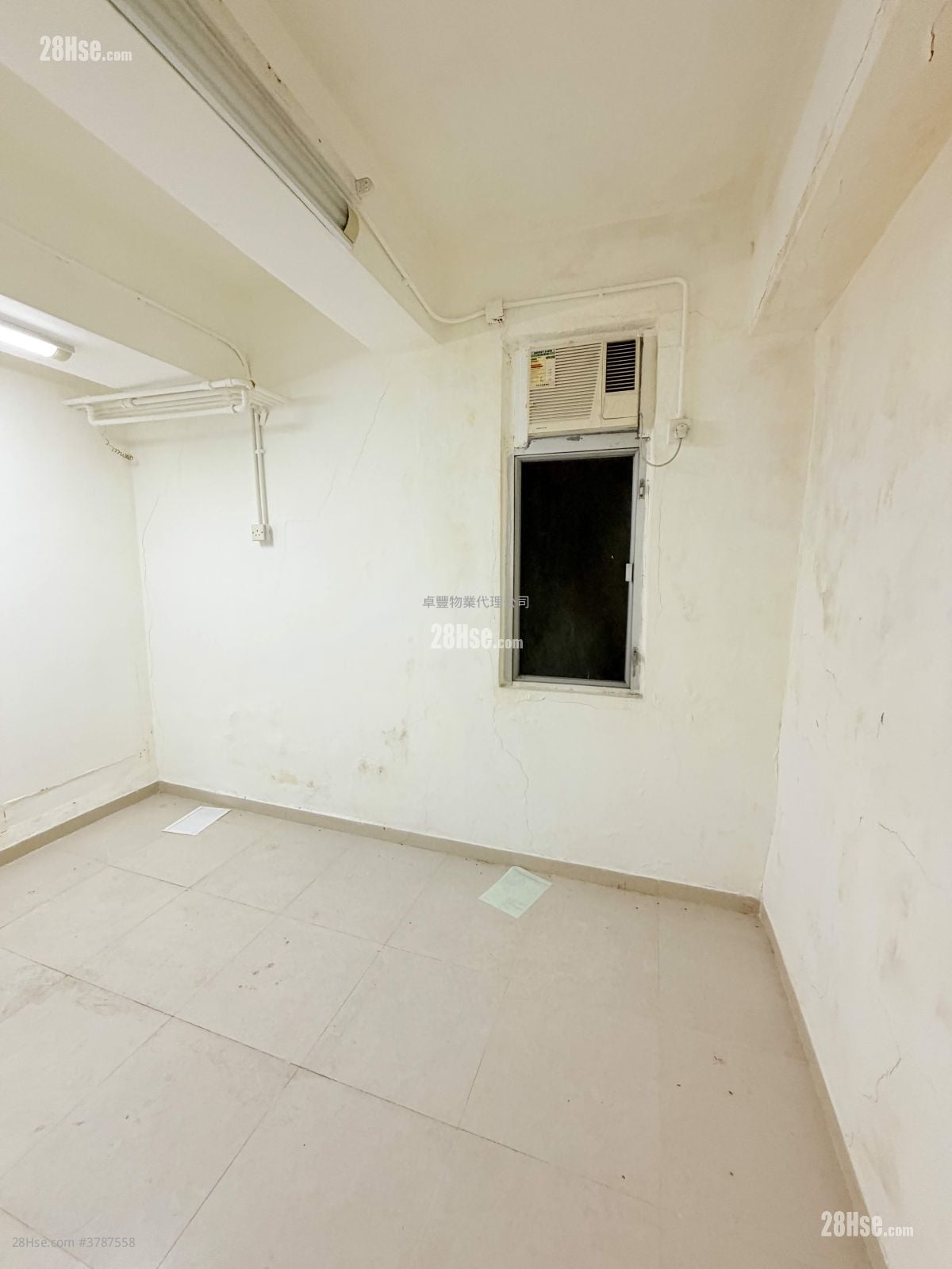 Winsum Industrial Building Sell Studio 100 ft²