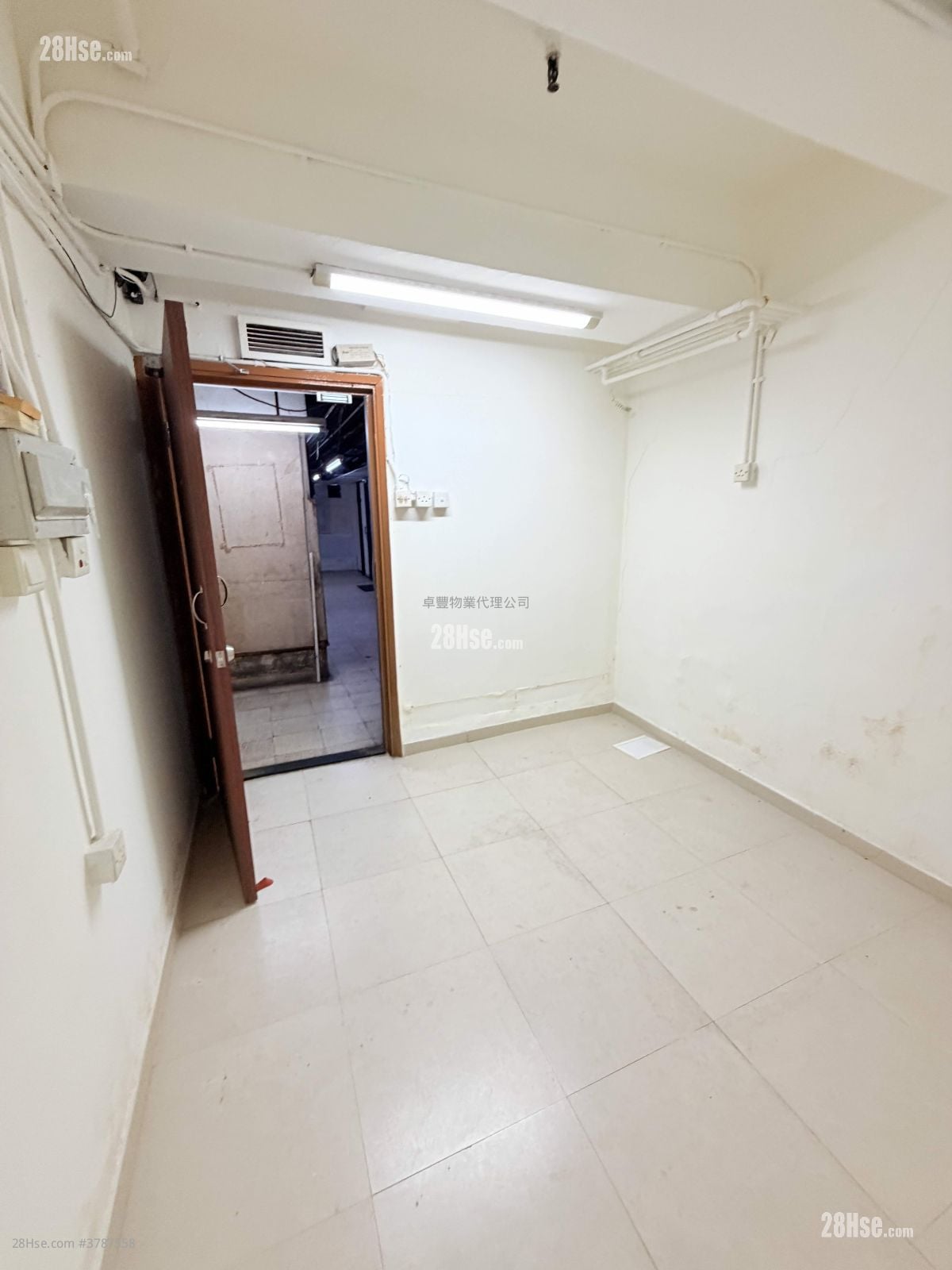 Winsum Industrial Building Sell Studio 100 ft²