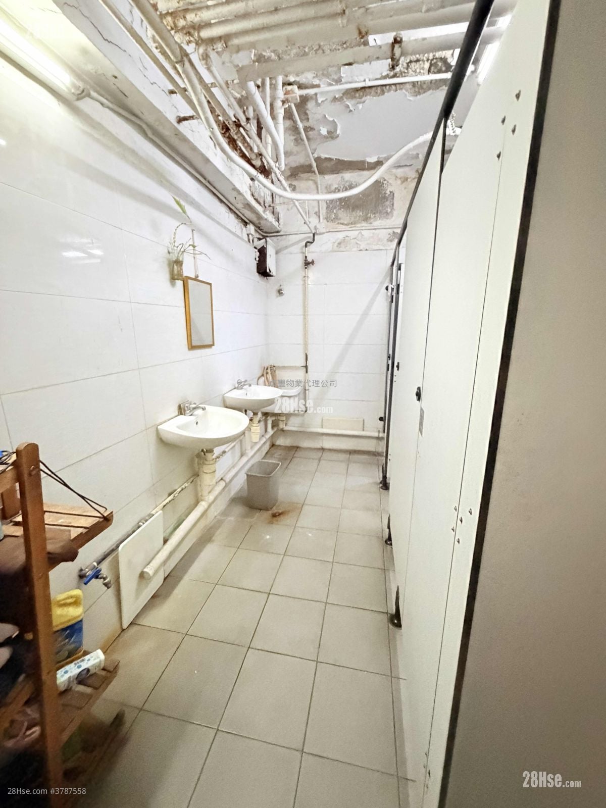 Winsum Industrial Building Sell Studio 100 ft²