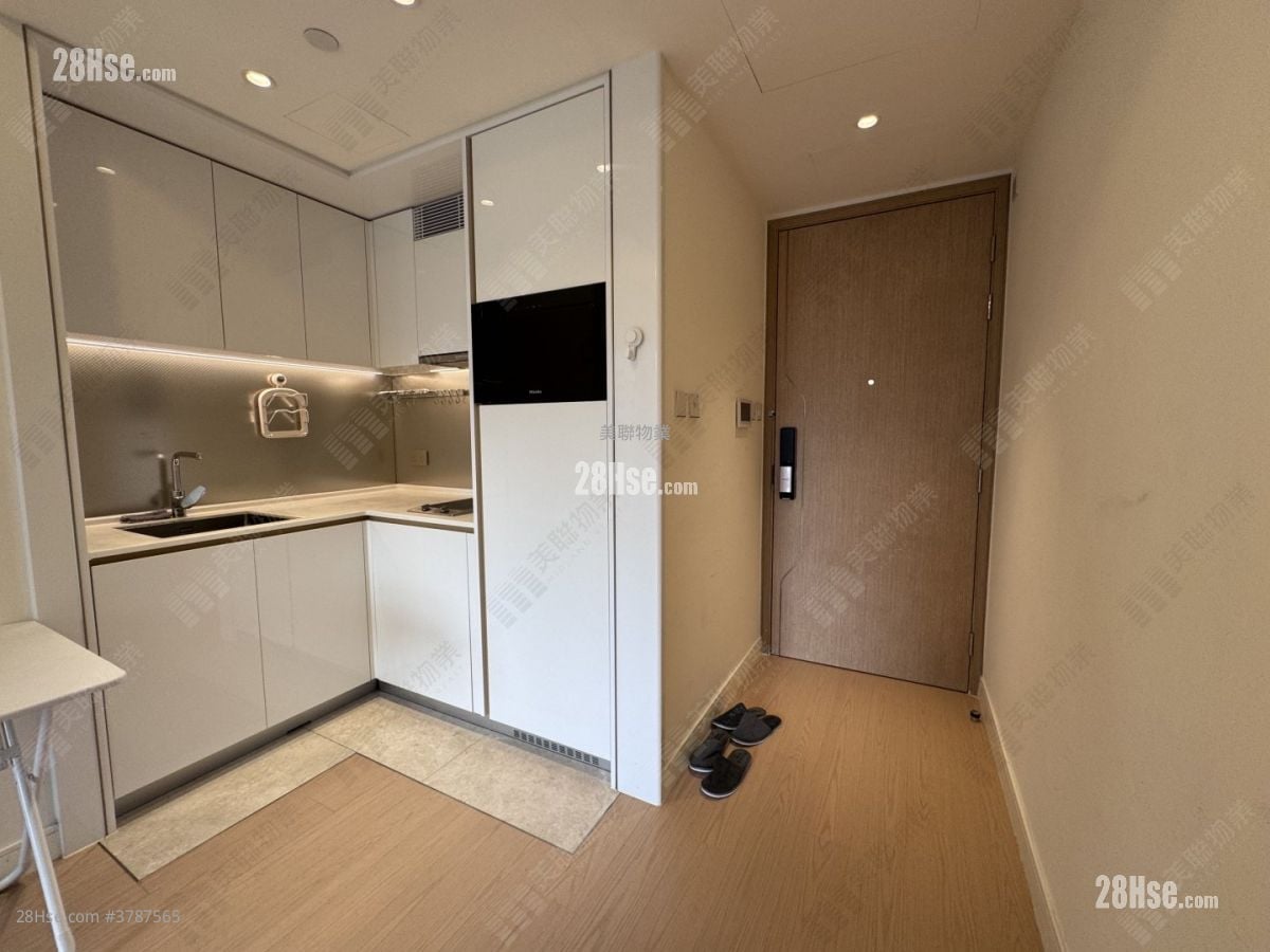 Monaco One Rental 326 ft²