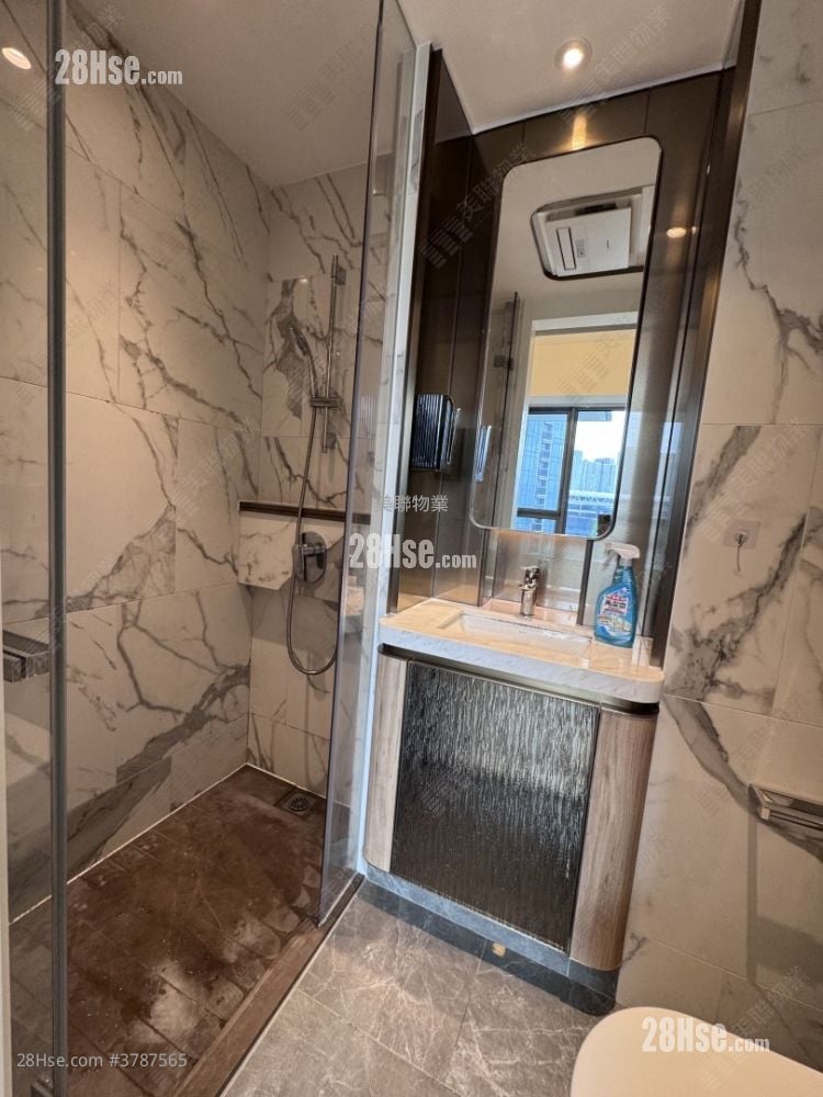 Monaco One Rental 326 ft²