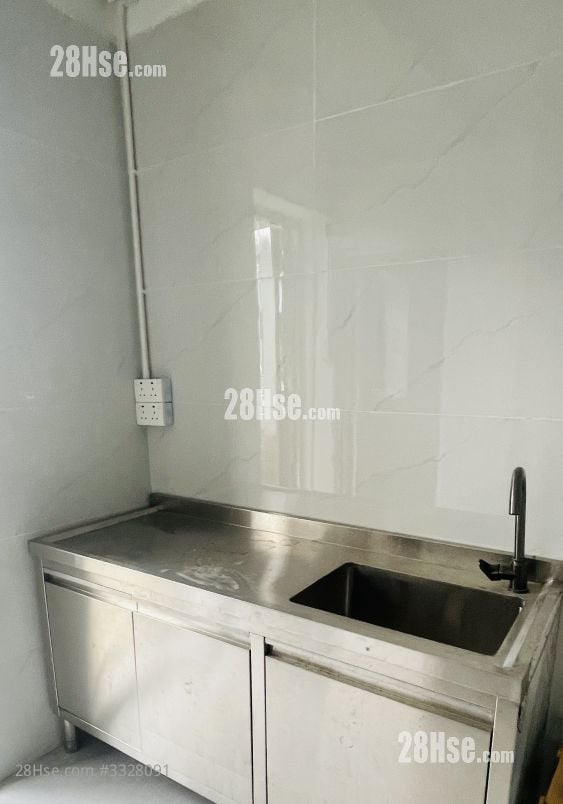 Village Rental Studio , 1 Bathroom 180 ft²