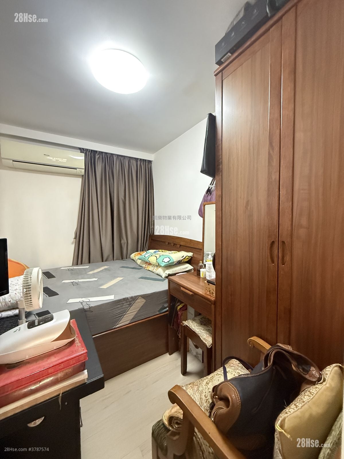 Kwai Chun Court Sell 3 Bedrooms , 1 Bathroom 645 ft²