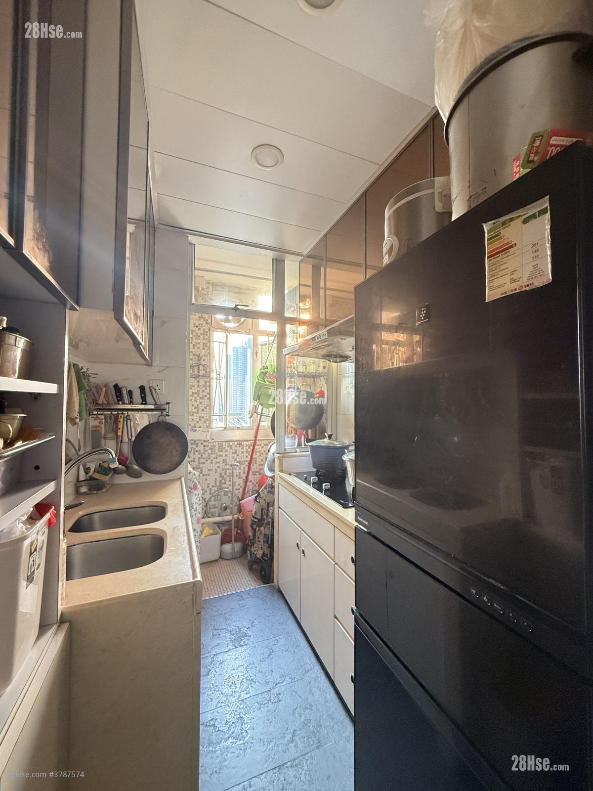 Kwai Chun Court Sell 3 Bedrooms , 1 Bathroom 645 ft²