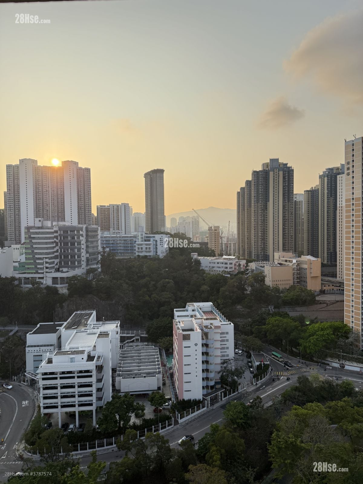 Kwai Chun Court Sell 3 Bedrooms , 1 Bathroom 645 ft²