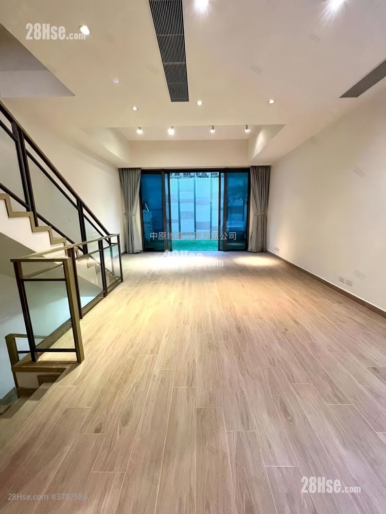 Domus Sell 3 Bedrooms 2,013 ft²