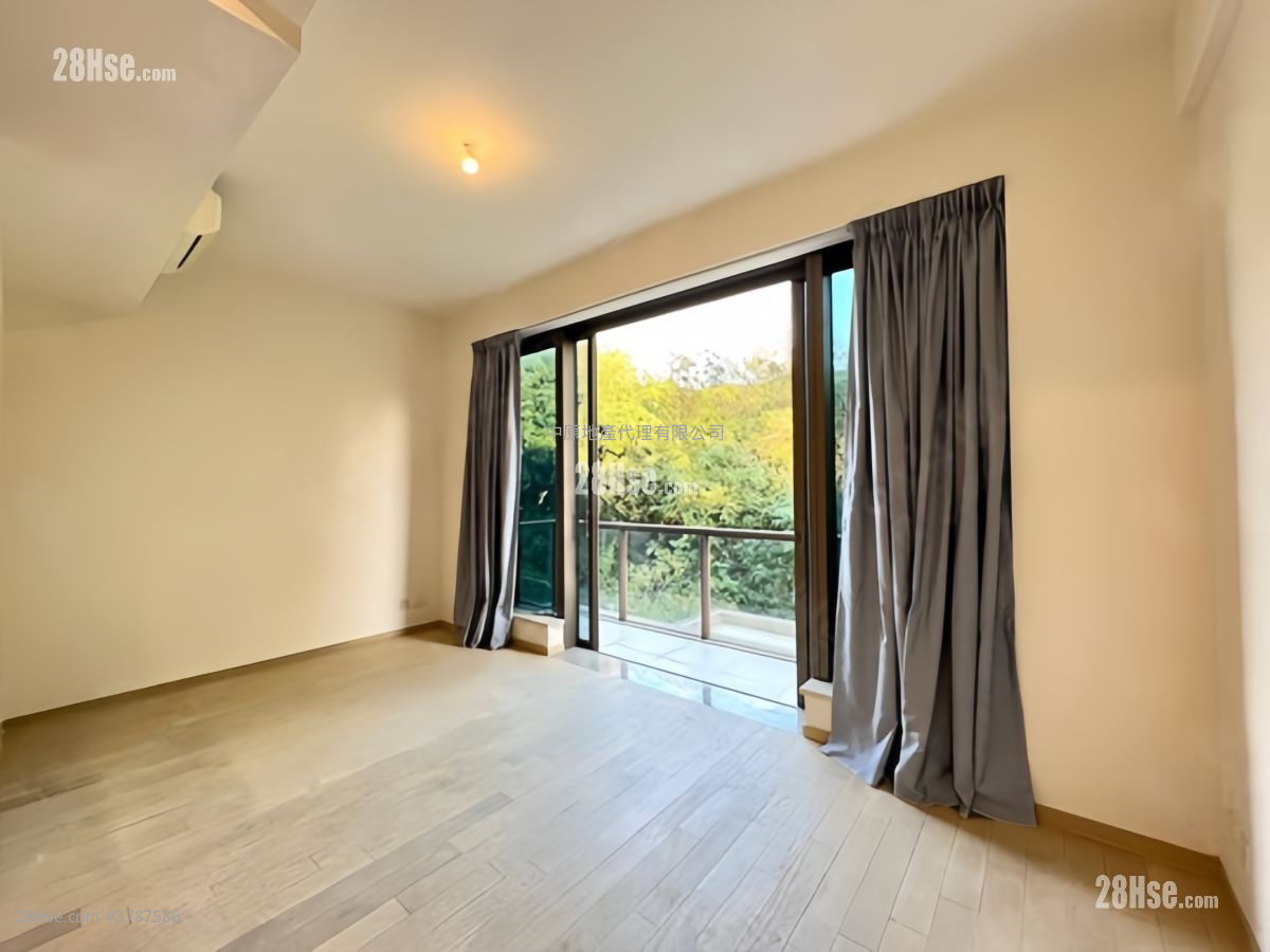 Domus Sell 3 Bedrooms 2,013 ft²