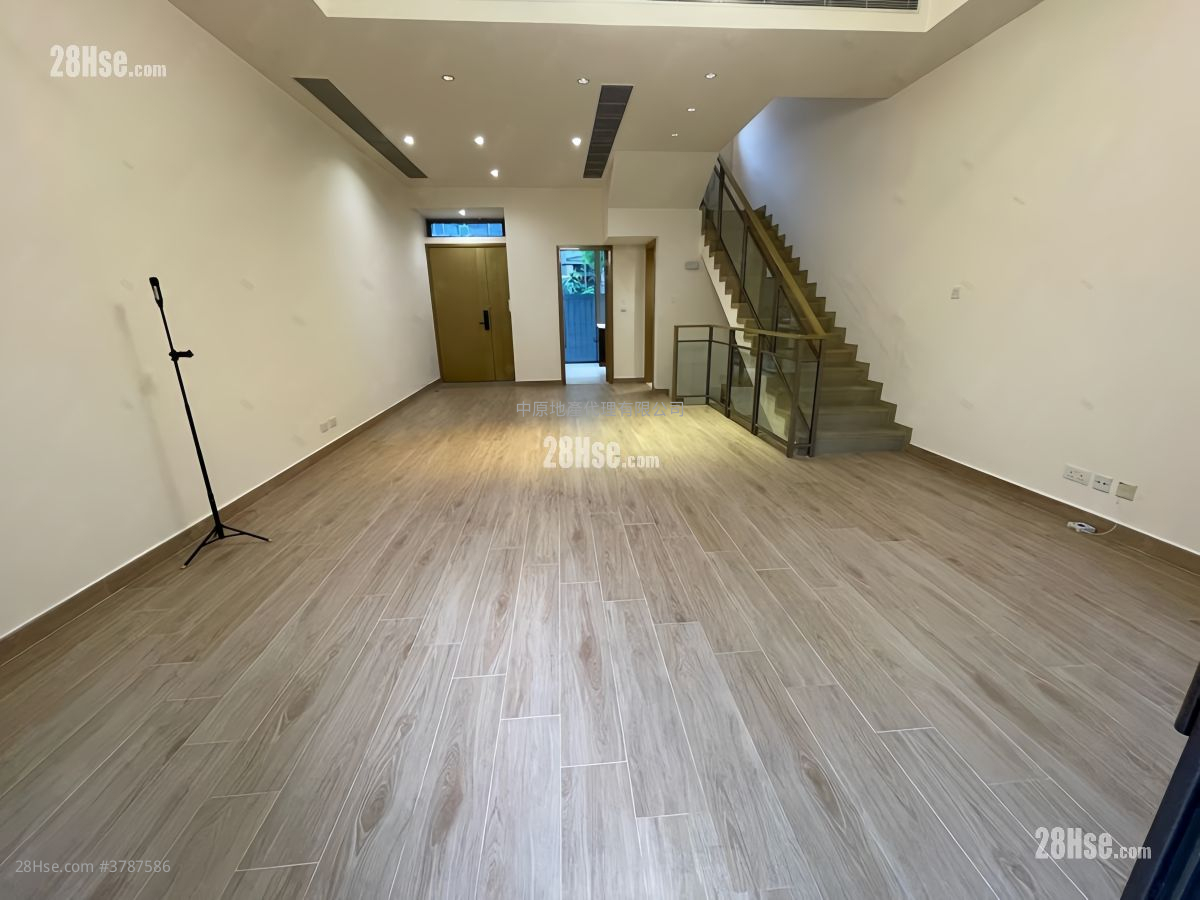 Domus Sell 3 Bedrooms 2,013 ft²