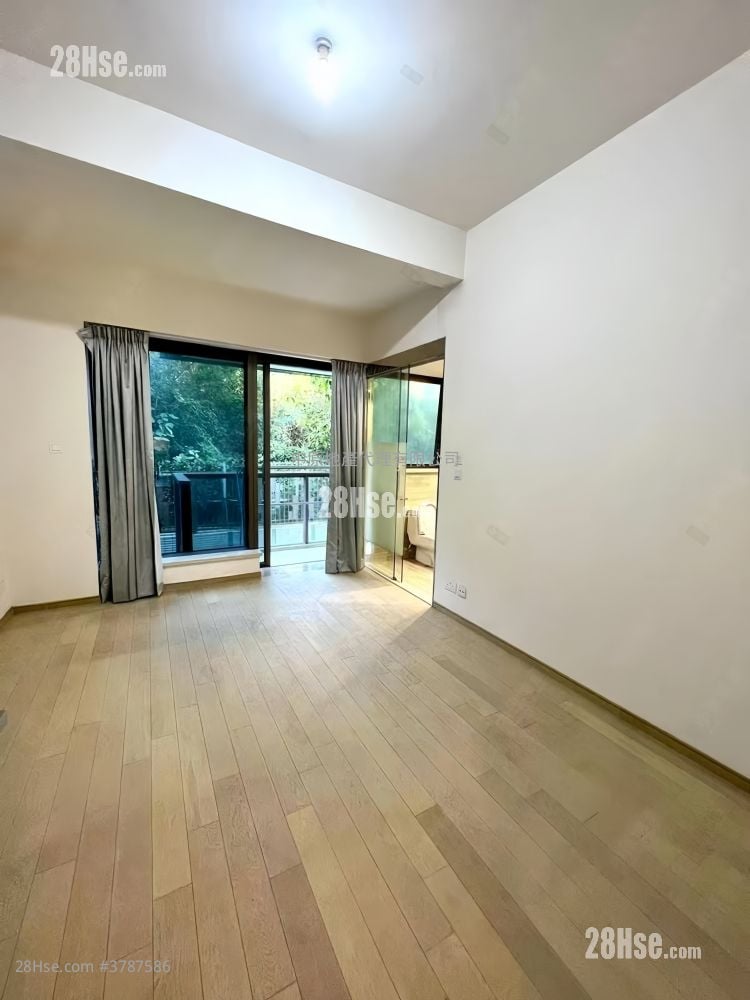 Domus Sell 3 Bedrooms 2,013 ft²
