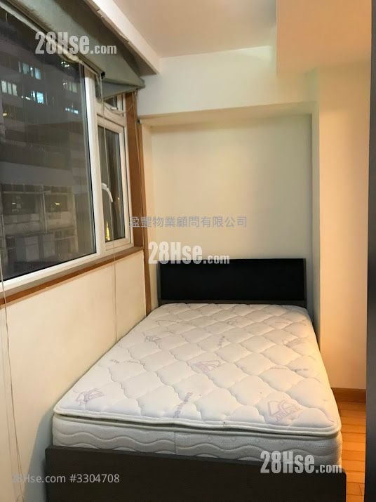 Cheong Chun Building Sell 2 Bedrooms , 1 Bathroom 695 ft²