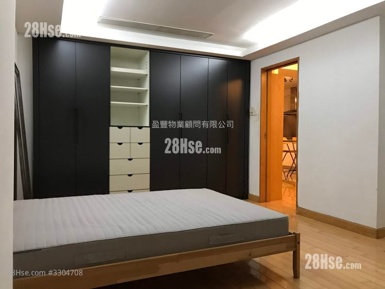Cheong Chun Building Sell 2 Bedrooms , 1 Bathroom 695 ft²