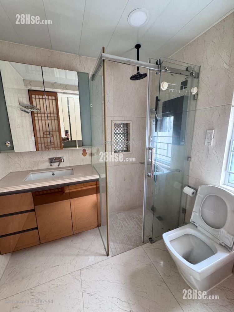 Whampoa Garden Sell 3 Bedrooms , 2 Bathrooms 714 ft²