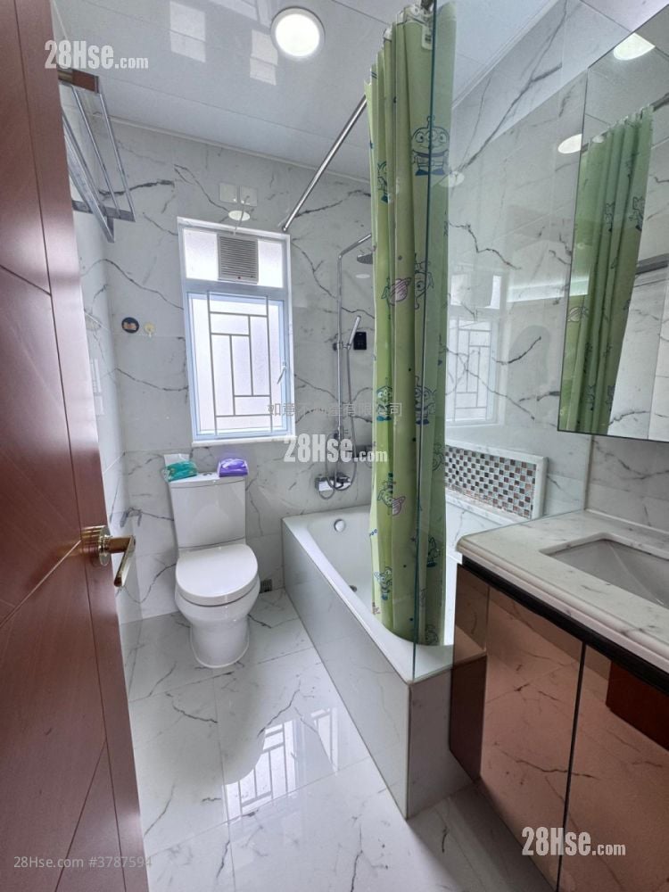 Whampoa Garden Sell 3 Bedrooms , 2 Bathrooms 714 ft²