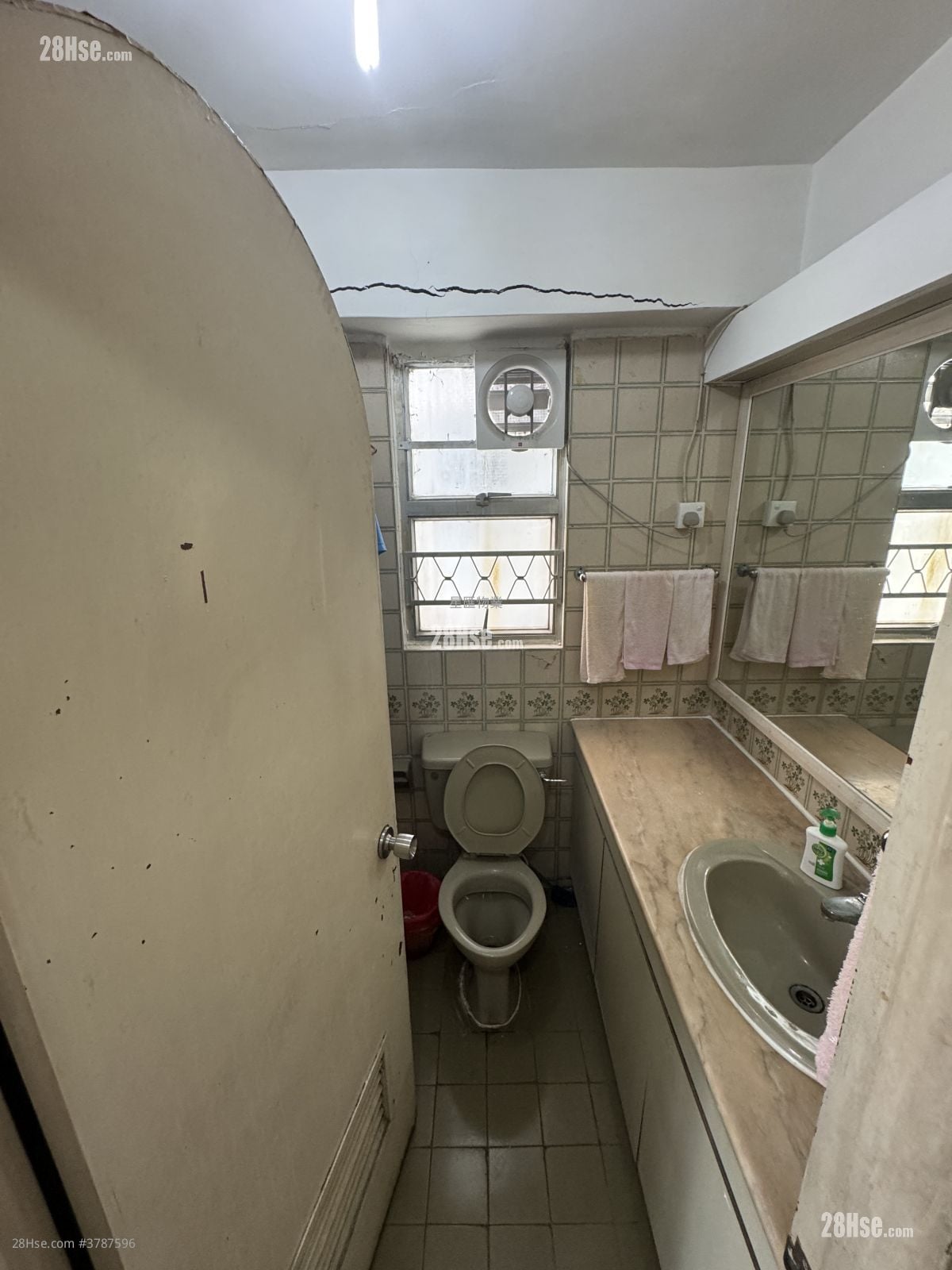 Whampoa Garden Sell 4 Bedrooms , 2 Bathrooms 681 ft²